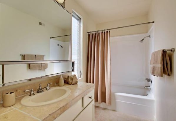 Appartement, 2 slaapkamers | Badkamer | Handdoeken