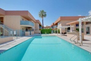 Appartement, 2 slaapkamers | Zwembad | Een verwarmd zwembad