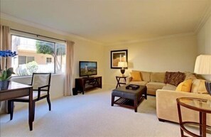 Condo, 2 Bedrooms | Living area