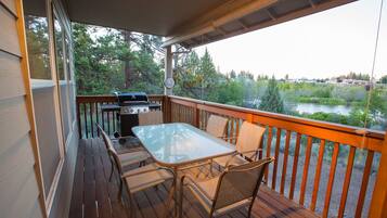 House, 4 Bedrooms | Balcony