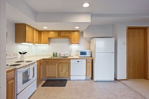 Hus - 4 sovrum | Eget kök | Kylskåp, ugn, kaffe- och tebryggare och brödrost