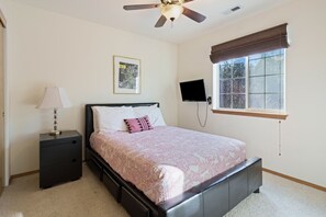 4 bedrooms, desk, free WiFi