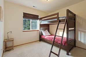 Talo, 4 makuuhuonetta | 4 makuuhuonetta, työpöytä, ilmainen Wi-Fi