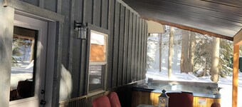 Bearhat Cabin - Private Outdoor Hot Tub - Glacier Country Cabins and Rec, Inc.