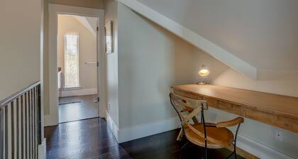 Surfsup!   *30 Day Minimum 3 Bedroom Home by RedAwning