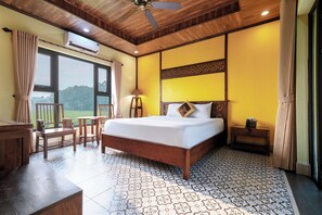 Premium bedding, in-room safe, desk, laptop workspace - LumiGarden Tam Coc Resort (Hoa Lu)
