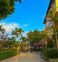 Habitación estándar doble | Zona de estar | Televisión de pantalla plana de 32 pulgadas con canales por cable