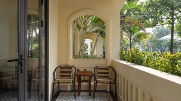 Hochwertige Bettwaren, Zimmersafe, Schreibtisch