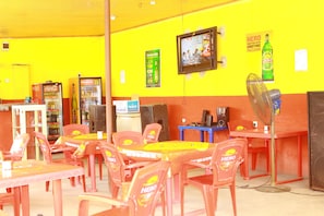 Spécialités Cuisine locale et internationale