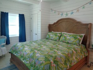 4 bedrooms, desk, iron/ironing board, free WiFi
