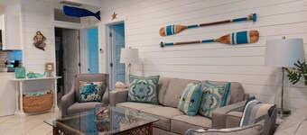 VINTAGE BEACH COTTAGE, 90 andre gang til stranden, ett nivå, mange parkeringsplasser!