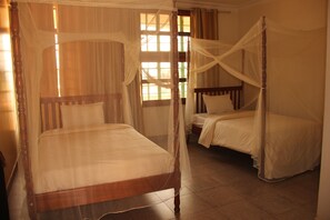 Twin Room | Desk, iron/ironing board, rollaway beds, bed sheets