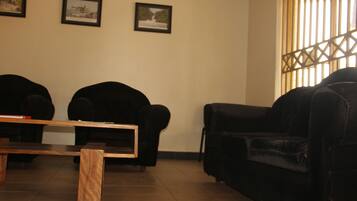 Coin salon dans le hall