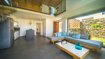 Vila, 2 quartos | Sala de estar | TV de tela plana, DVD player