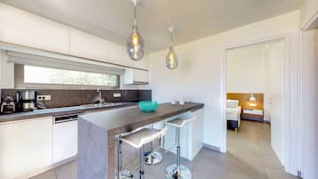 Vila, 2 quartos | Cozinha privada | Geladeira, micro-ondas, fogão, cooktop
