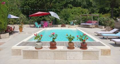 "Lubéron nous" Villa avec piscine chauffée et sécurisée au pied du Lubéron