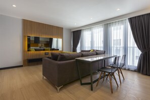 En 42-tommers LED-TV med Parabol-TV samt TV