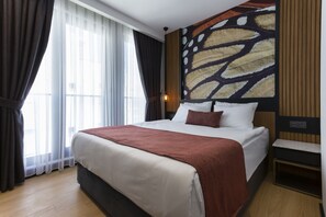 Premium bedding, in-room safe, individually decorated, desk - Nox Suite (Antalya)