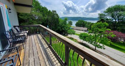 Taivaan lonkkatasku - iso järvenäkymä ja helppo kävely rantarannalle! Uima-allas