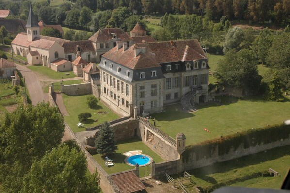 Aerial view - Château de Flée (Le Val-Larrey)