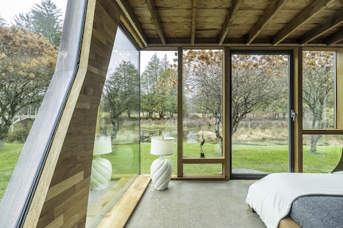 Woodstock historic artist estate - The Pond House