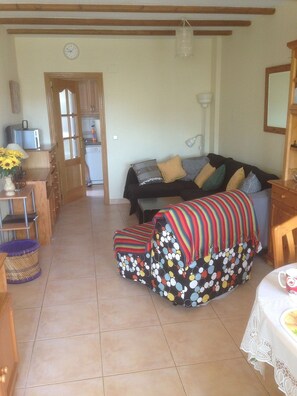 Smart-tv, boeken en een stereo