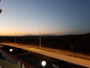 Parkplätze auf dem Gelände