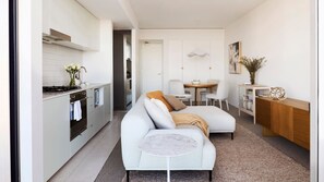 TV - Sky Pad by Contemporary Hotels (DARLINGHURST)