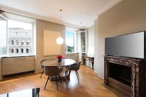Apartment, 2 Bedrooms | In-room dining
