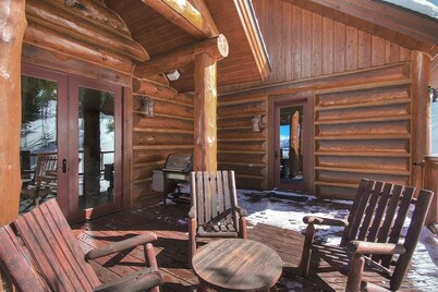 Ten Mile  4 Bedroom Home by RedAwning