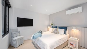 2 bedrooms, internet, bed sheets
