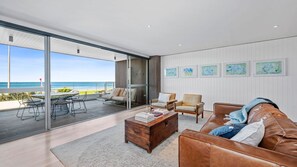 TV, DVD player - Louttit Bay Apartment 1 - Free WIFI, Ocean Views and the Ultimate Location (Lorne)