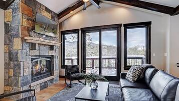 House, 3 Bedrooms | Living area