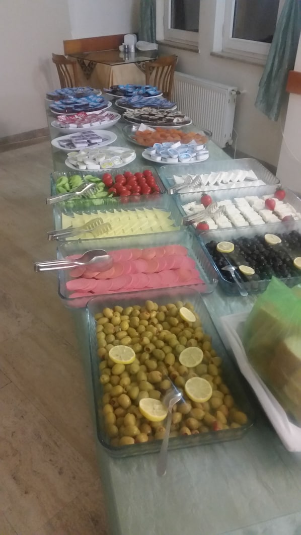 Free daily buffet breakfast - Acelya Hotel (Bursa)