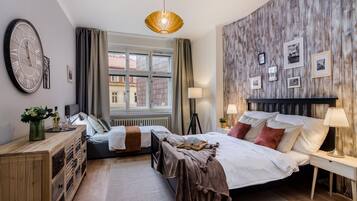 Standard-Apartment | Individuell dekoriert, individuell eingerichtet, Schreibtisch