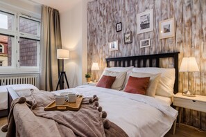 Standard-Apartment | Individuell dekoriert, individuell eingerichtet, Schreibtisch