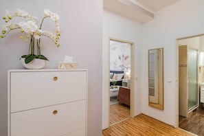 Smart TV 30 cm con canales de televisión digitales, televisión