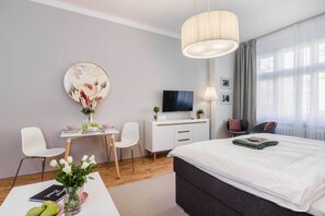 Estudi | Sala d'estar | Televisor intel·ligent de 30 cm amb canals digitals i televisor 