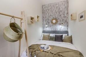 Standard-Apartment | Individuell dekoriert, individuell eingerichtet, Schreibtisch