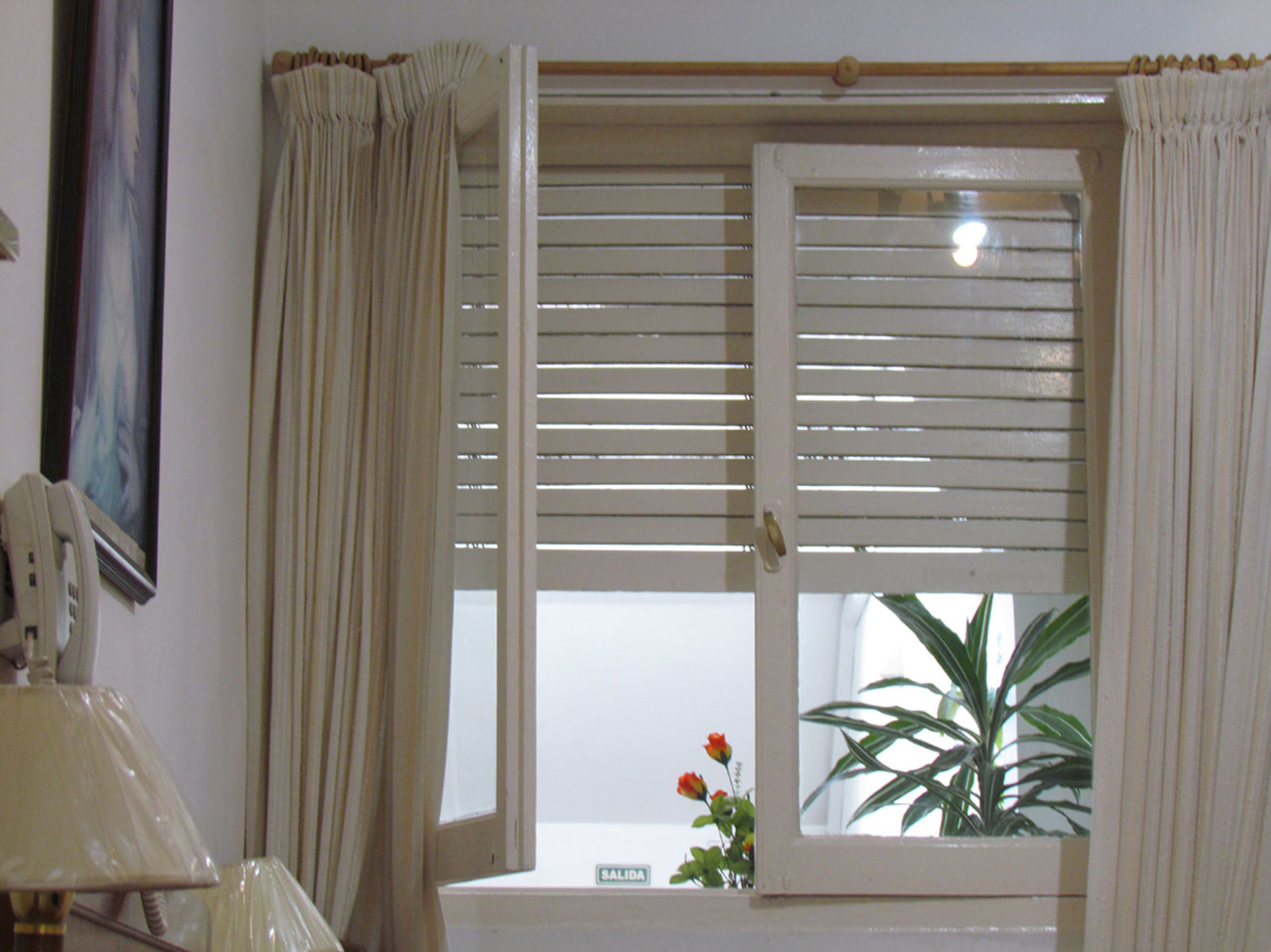 Bureau, rideaux occultants, Wi-Fi gratuit, draps fournis