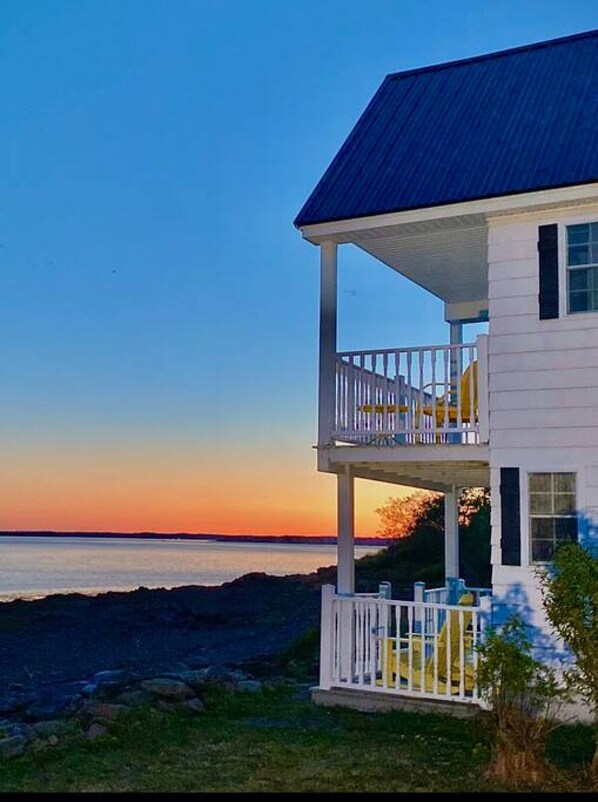 Exterior - Sea-Breeze Cottage perched on the edge of the bay. (Eastport)