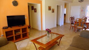 TV - Beautiful 1½ Bedroom Condo on the Sea of Cortez at Las Palmas  Resort BN-102 (Puerto Peñasco)