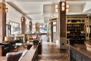 Lunsj og middag serveres