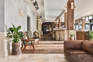 Déjeuner et dîner servis sur place