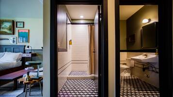 Deluxe Room, 1 King Bed, Ensuite (Deluxe King Ensuite) | Bathroom | Shower, designer toiletries, hair dryer, towels