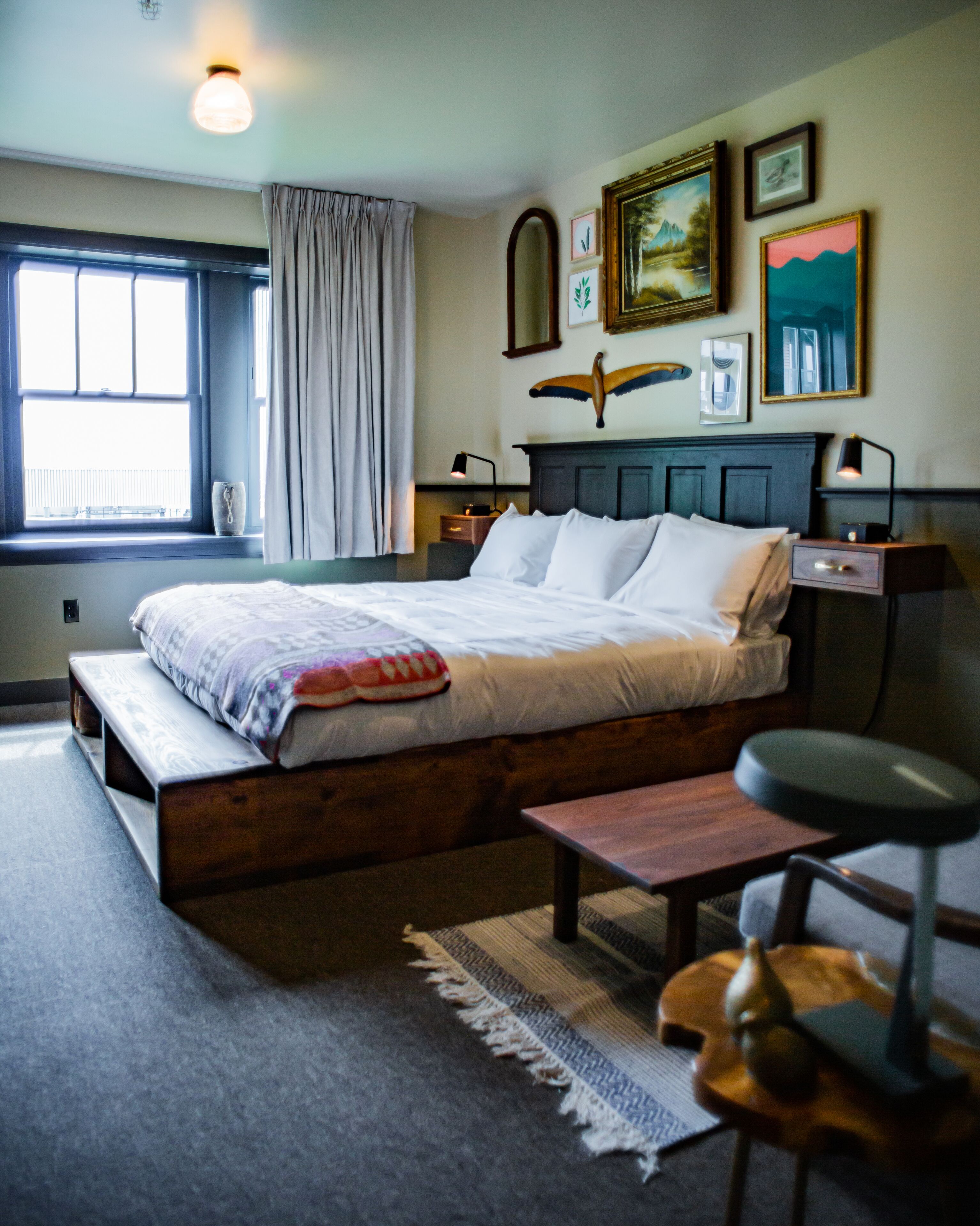 deluxe room, 1 king bed, ensuite (deluxe king ensuite) | down duvets, desk, blackout curtains, iron/ironing board