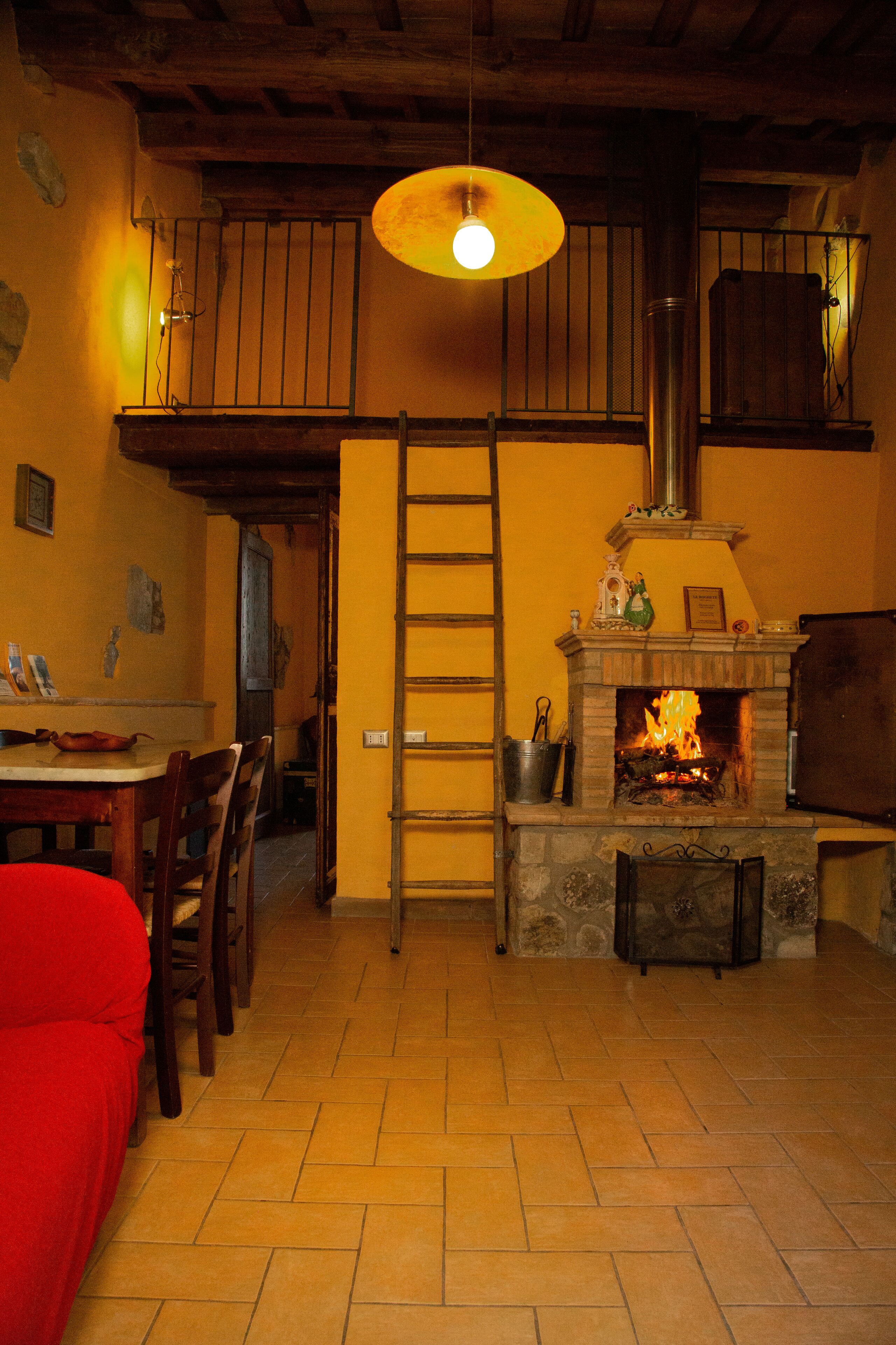 Apartment, 2 Schlafzimmer, Gartenblick | Wohnzimmer | Flachbildfernseher, Kamin