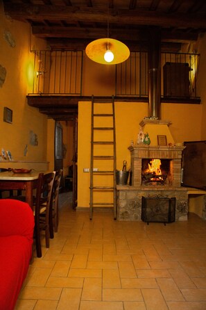Apartment, 2 Bedrooms, Garden View | Living room | Flat-screen TV, fireplace - Le Roghete (Acquapendente)