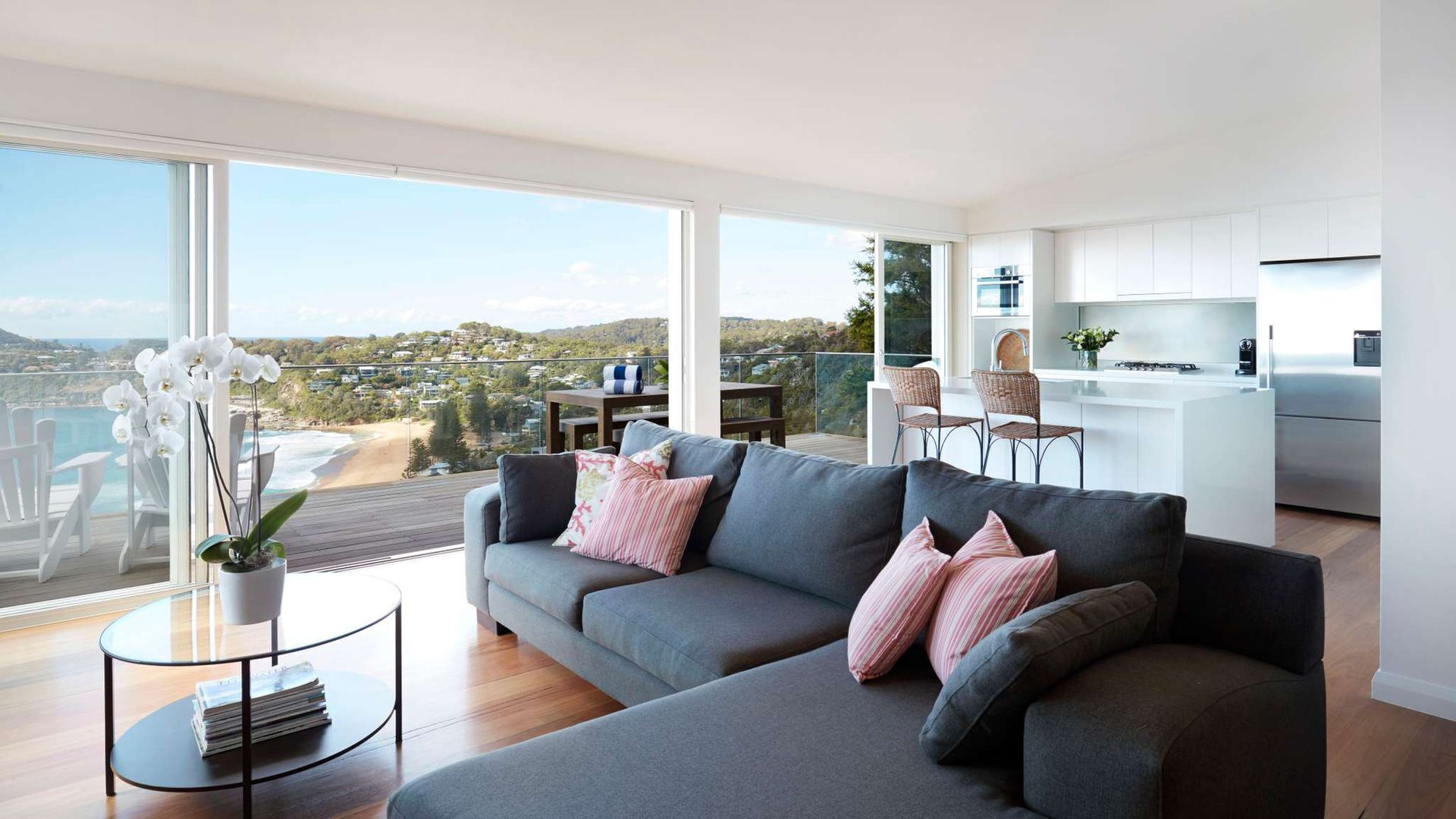 Palm Beach Penthouse by Contemporary Hotels — image 9