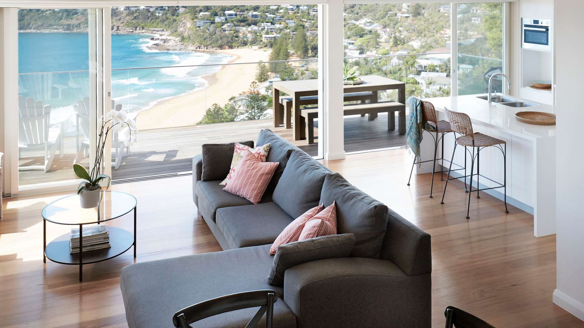 Palm Beach Penthouse by Contemporary Hotels — image 14